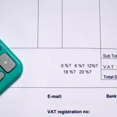 Jak odliczyć VAT z faktury? Kluczowe informacje i najczęstsze błędy