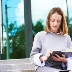 Urlop bezpłatny pracownika młodocianego po 18. roku życia – co musisz wiedzieć?