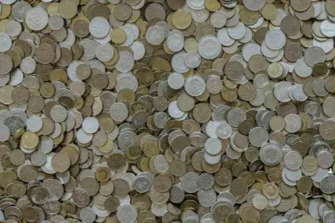 Ile zarabia pracownik do 26 roku życia? Zaskakujące różnice w wynagrodzeniu