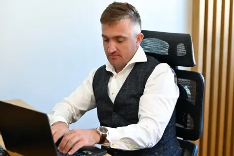 Jak napisać projekt o dofinansowanie wzór, aby uniknąć błędów?