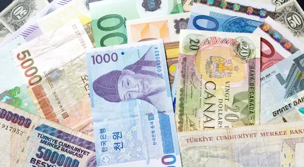 Czy warto inwestować w euro? Odkryj ryzyka i zyski tej decyzji