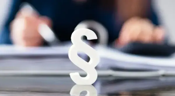 Czy można zwolnić pracownika na zwolnieniu lekarskim? Sprawdź zasady