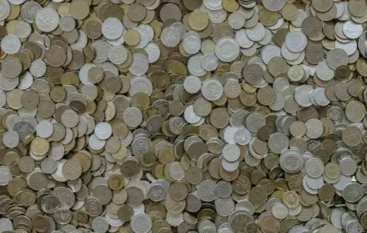 Ile zarabia pracownik do 26 roku życia? Zaskakujące różnice w wynagrodzeniu
