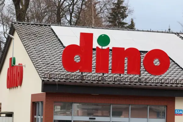 Ile zarabia pracownik dino? Sprawdź pensje i warunki zatrudnienia